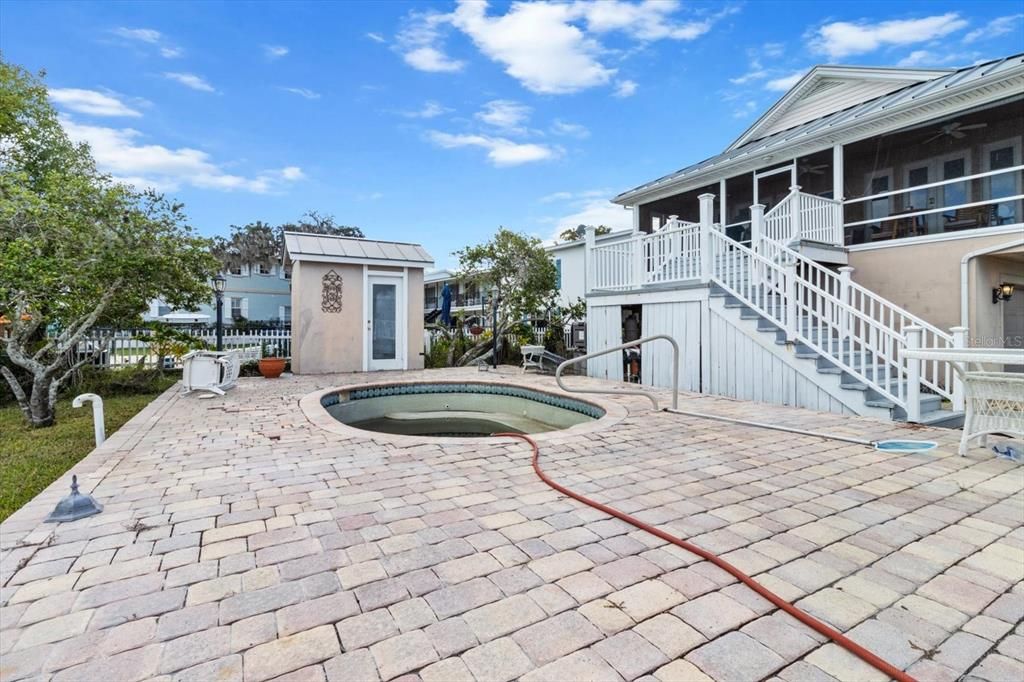 Exterior, Pool