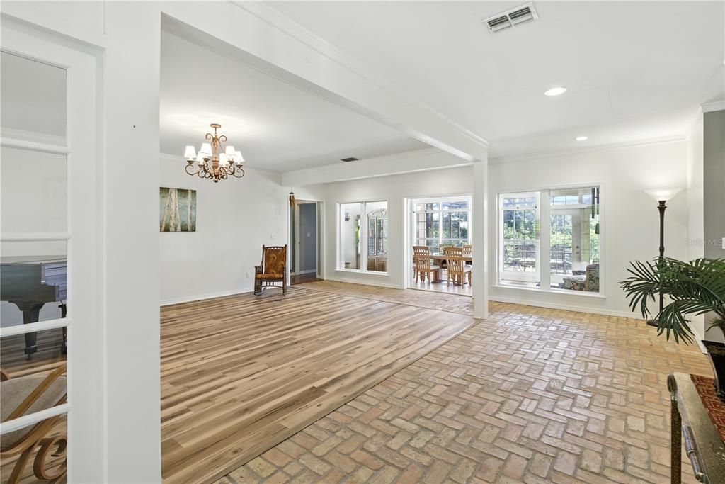 Chandelier, Dining room, Interior, Recessed Lighting, Wood Texture Flooring