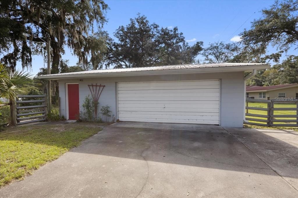 Detached Garage, Exterior
