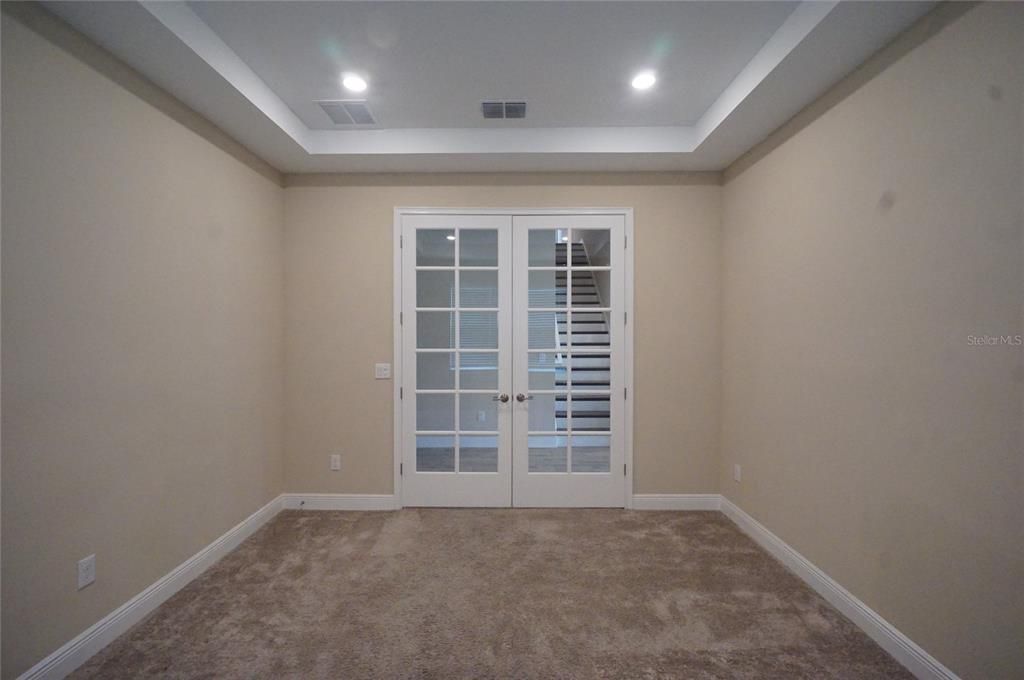 Empty room, Interior, Recessed Lighting