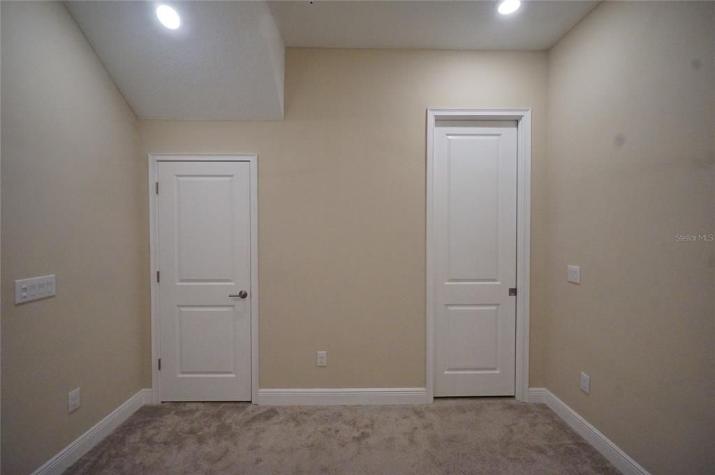Empty room, Interior, Recessed Lighting