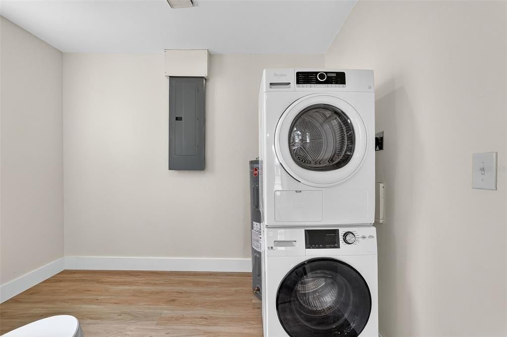 Interior, Utility Closets, Washer, Wood Texture Flooring