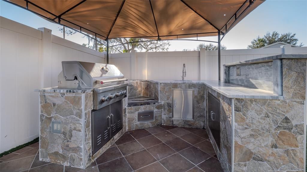 Exterior, Outdoor Kitchen