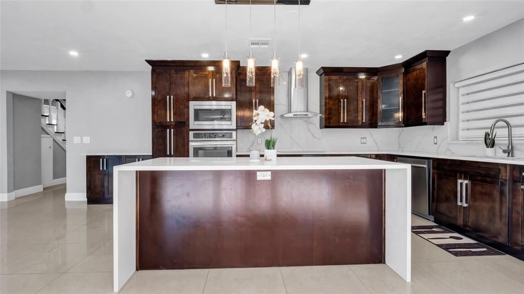 Chandelier, Empty room, Interior, Recessed Lighting