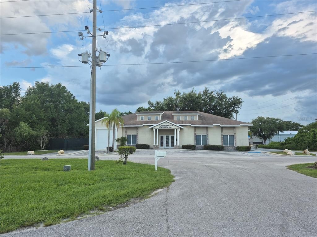 Exterior, Facade, Ranch