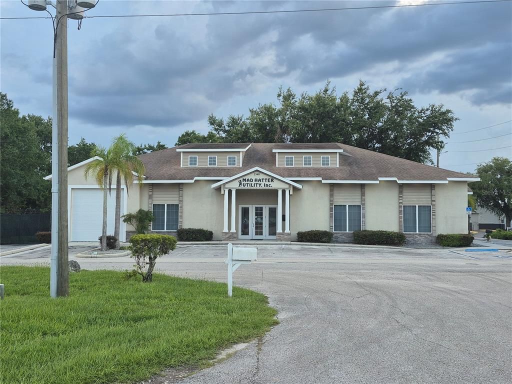 Exterior, Facade, Ranch