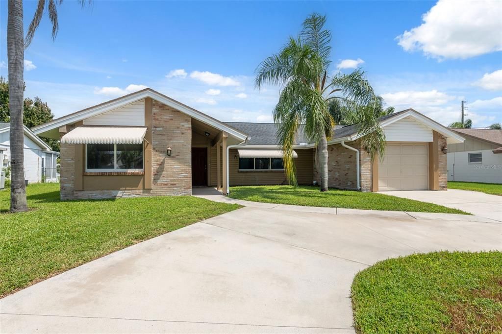 Attached, Exterior, Facade, Ranch