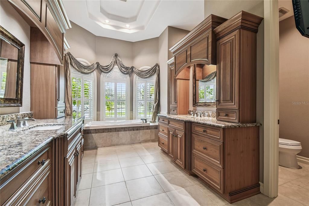 Bathroom, Dual Sink Vanities, Interior, Recessed Lighting
