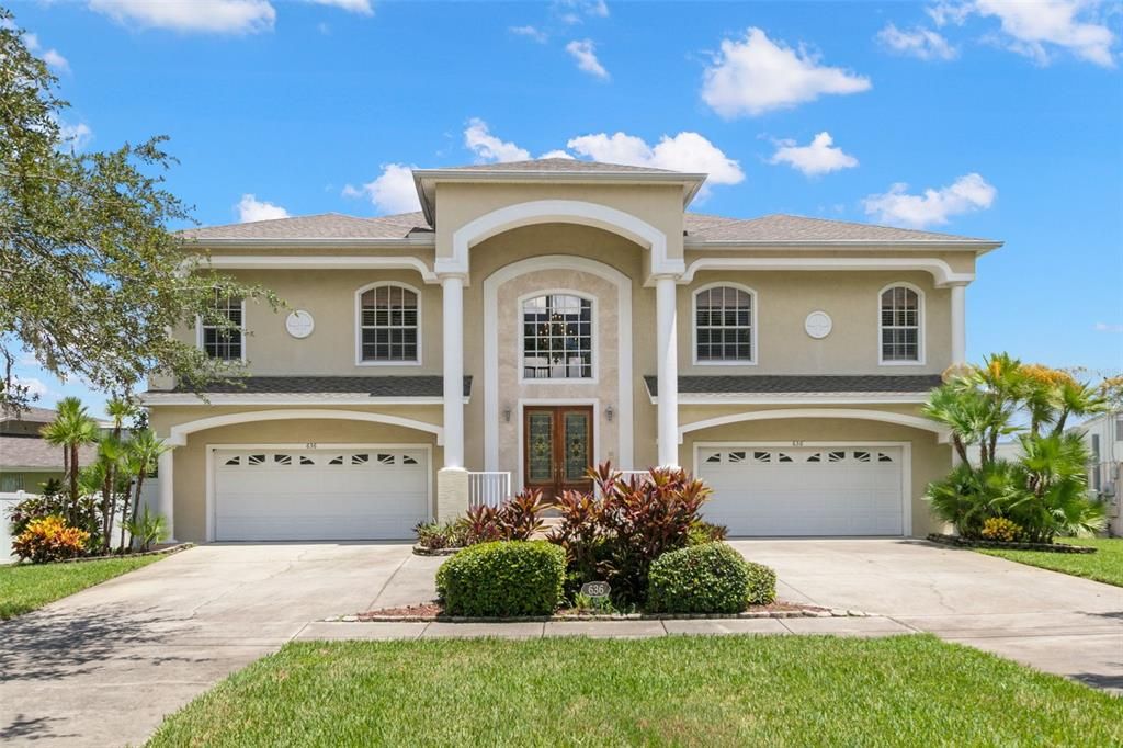 Attached, Exterior, Facade, Mediterranean