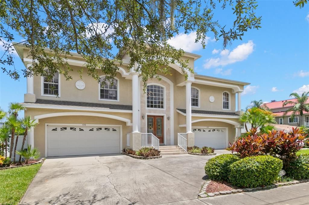 Attached, Exterior, Facade, Mediterranean