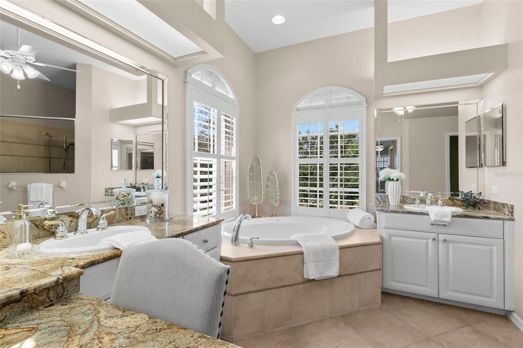 Bathroom, Dual Sink Vanities, Interior, Recessed Lighting