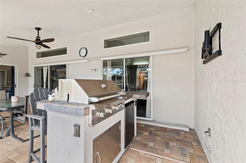 Exterior, Outdoor Kitchen