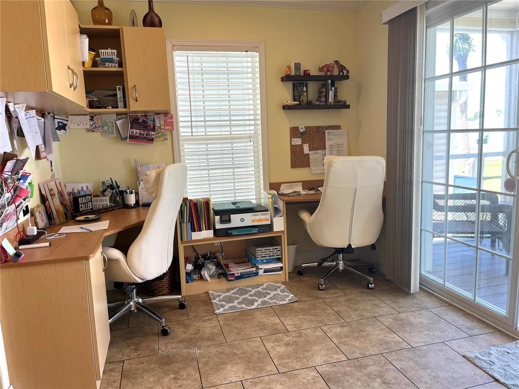 Home Office, Interior