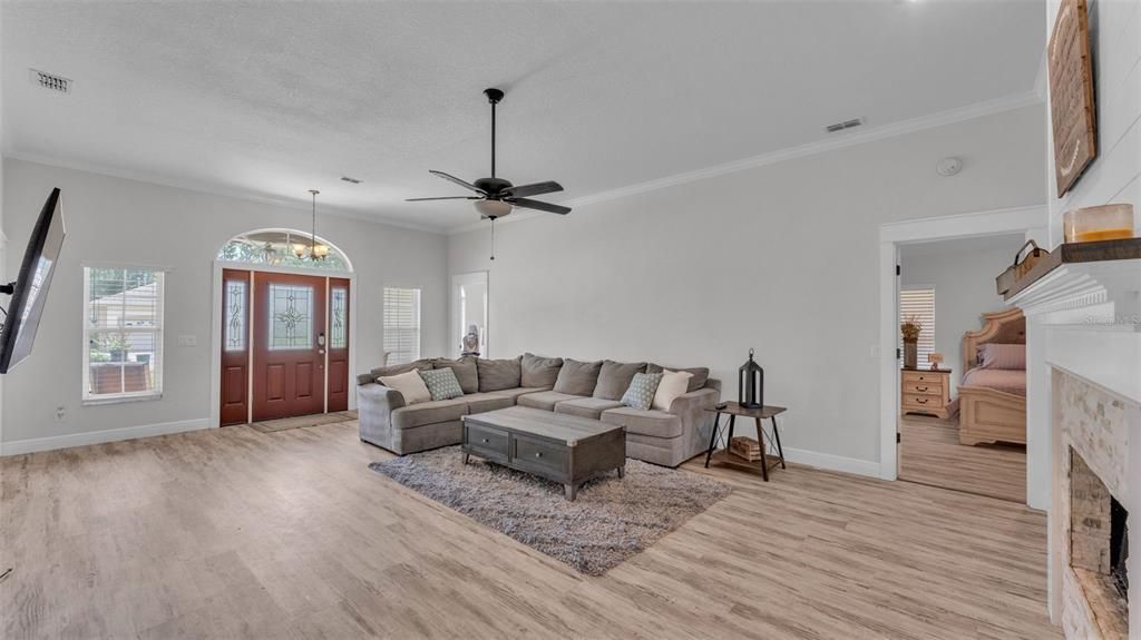 Chandelier, Fireplace, Interior, Living room, Pendant Lights, Wood Texture Flooring