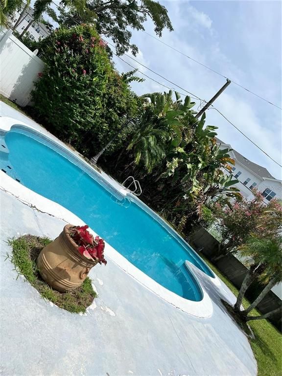 Exterior, Pool