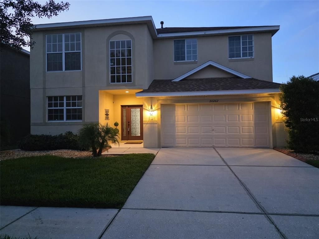Attached, Exterior, Facade, Mediterranean