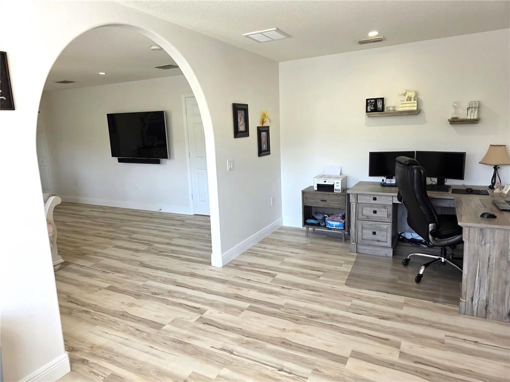 Home Office, Interior, Recessed Lighting, Wood Texture Flooring