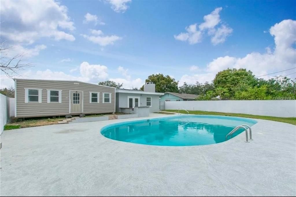 Exterior, Pool