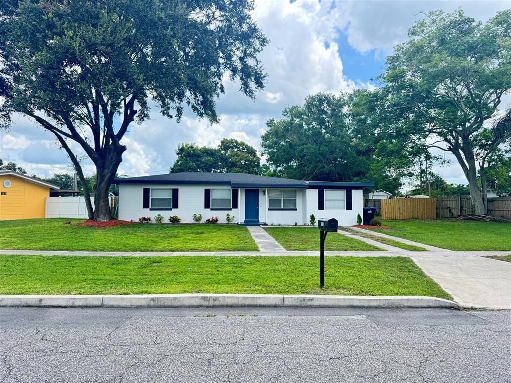 Attached, Exterior, Facade, Ranch
