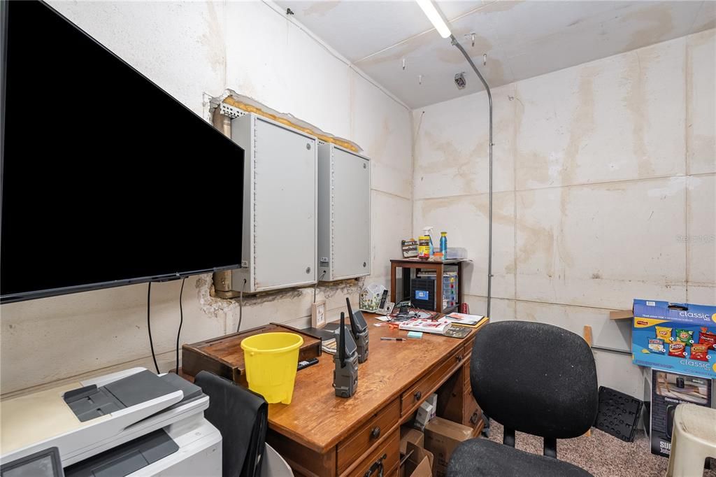 Home Office, Interior