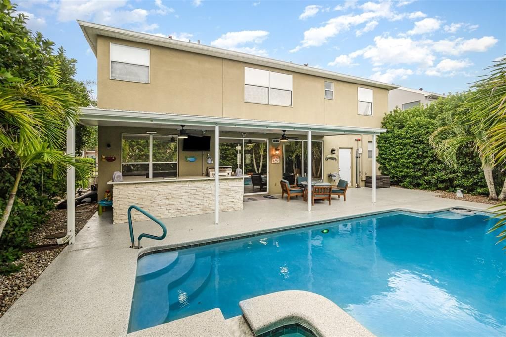 Exterior, Outdoor Kitchen, Pool