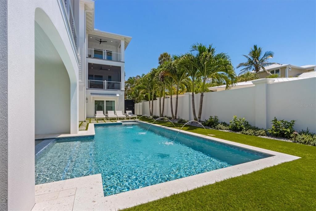Exterior, Pool