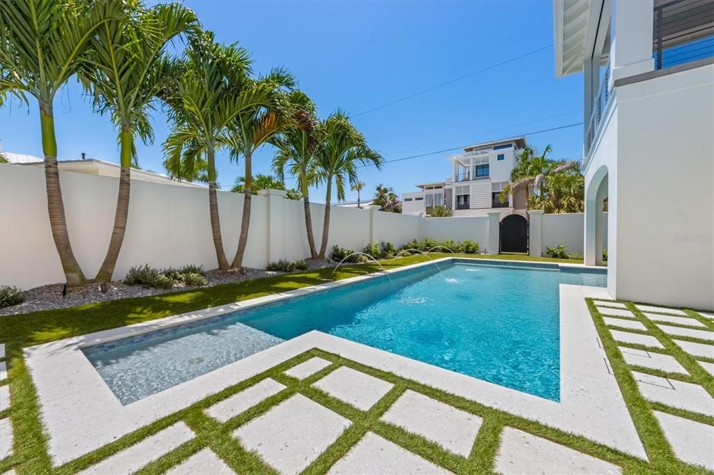 Exterior, Pool
