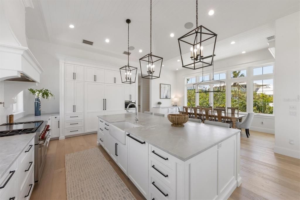 Dining room, Interior, Kitchen, Pendant Lights, Recessed Lighting, Wood Texture Flooring