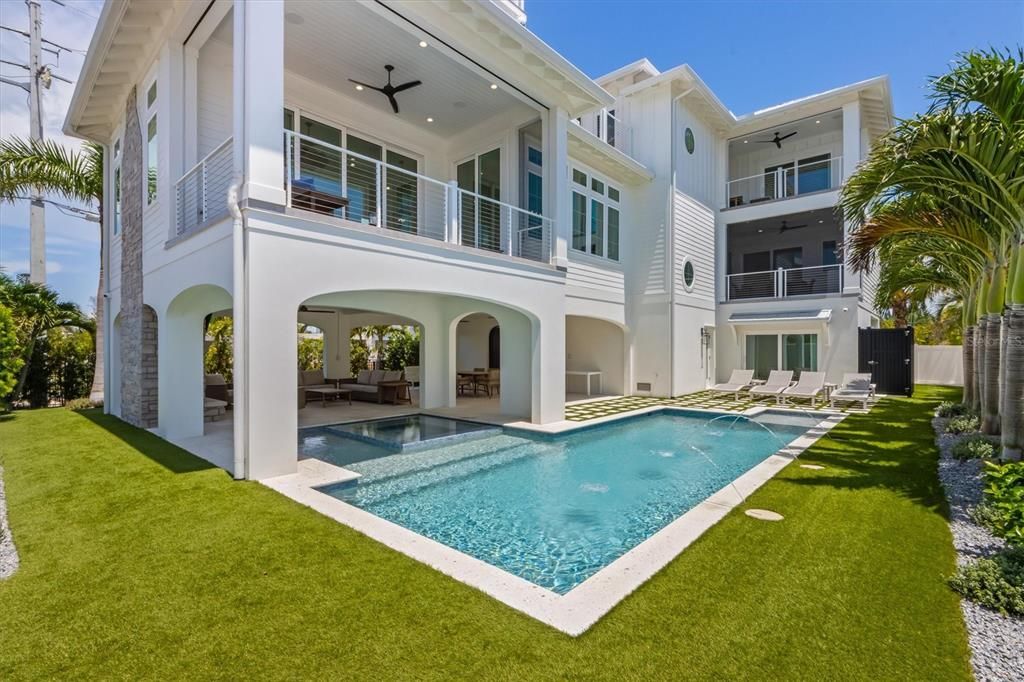 Exterior, Pool