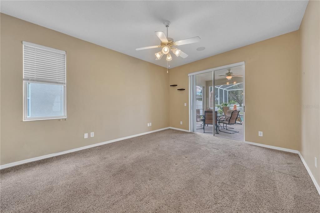 Empty room, Interior