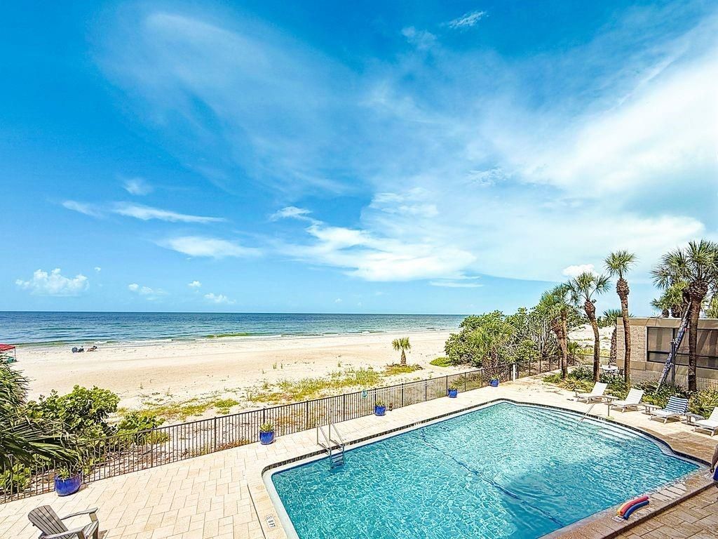 Exterior, Pool, Water