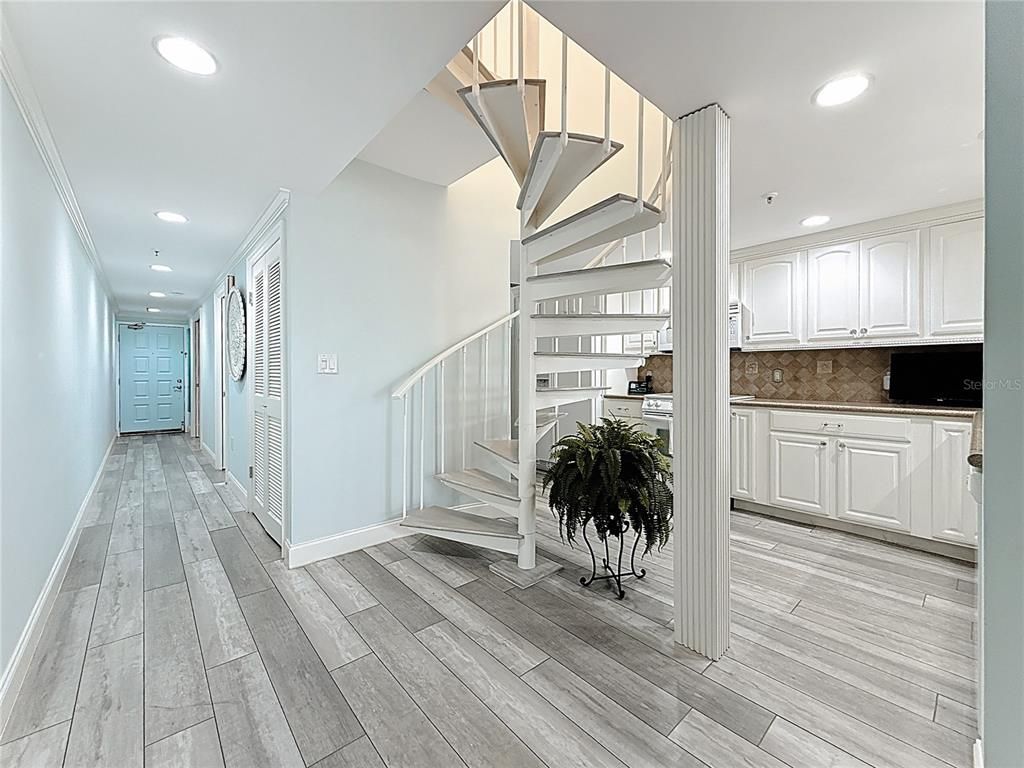 Interior, Recessed Lighting, Wood Texture Flooring