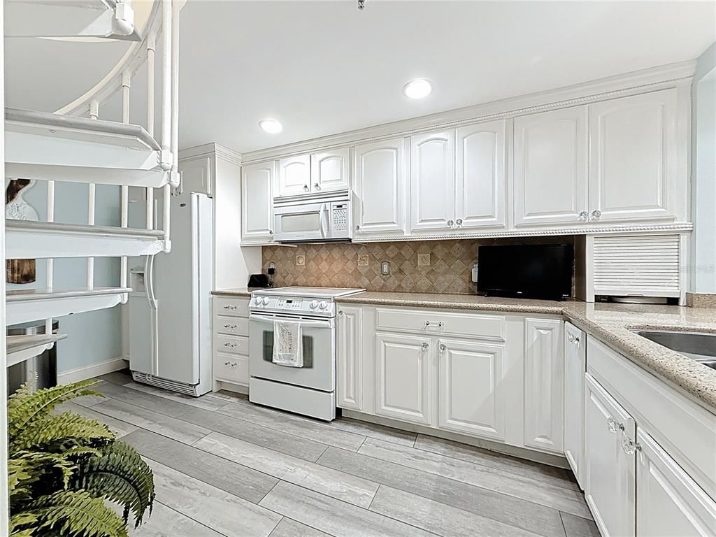 Interior, Kitchen, Recessed Lighting, Wood Texture Flooring