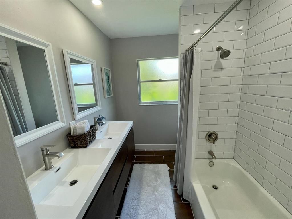Bathroom, Dual Sink Vanities, Interior, Recessed Lighting
