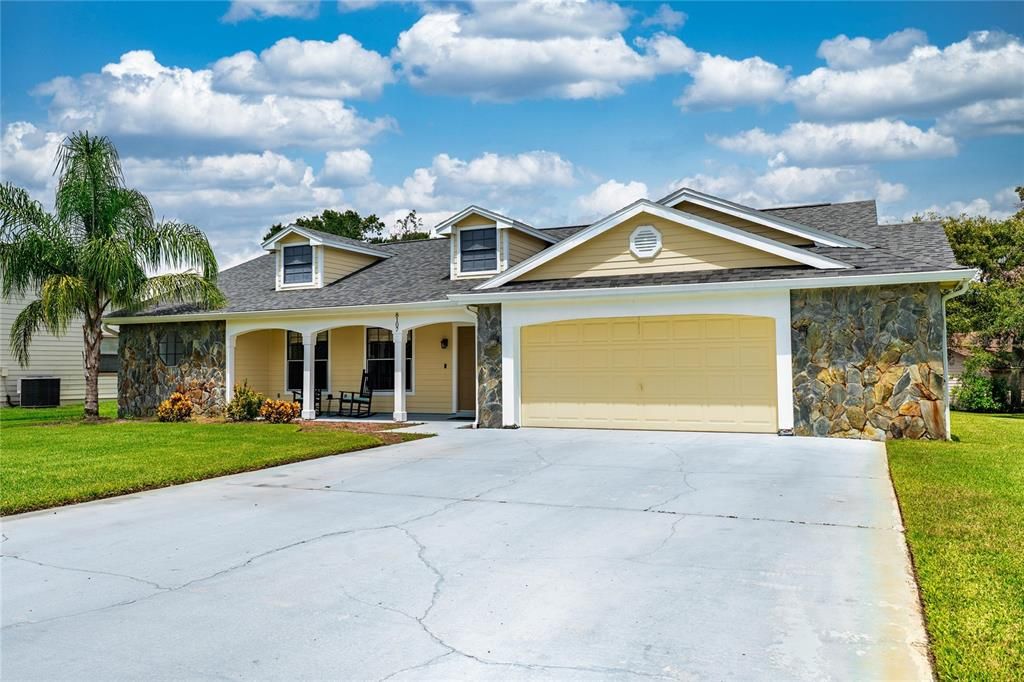 Attached, Exterior, Facade, Ranch