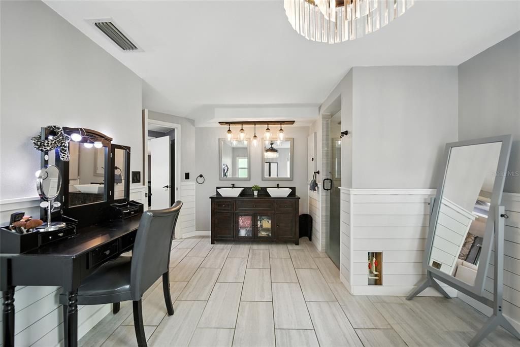 Bathroom, Interior, Pendant Lights, Wood Texture Flooring