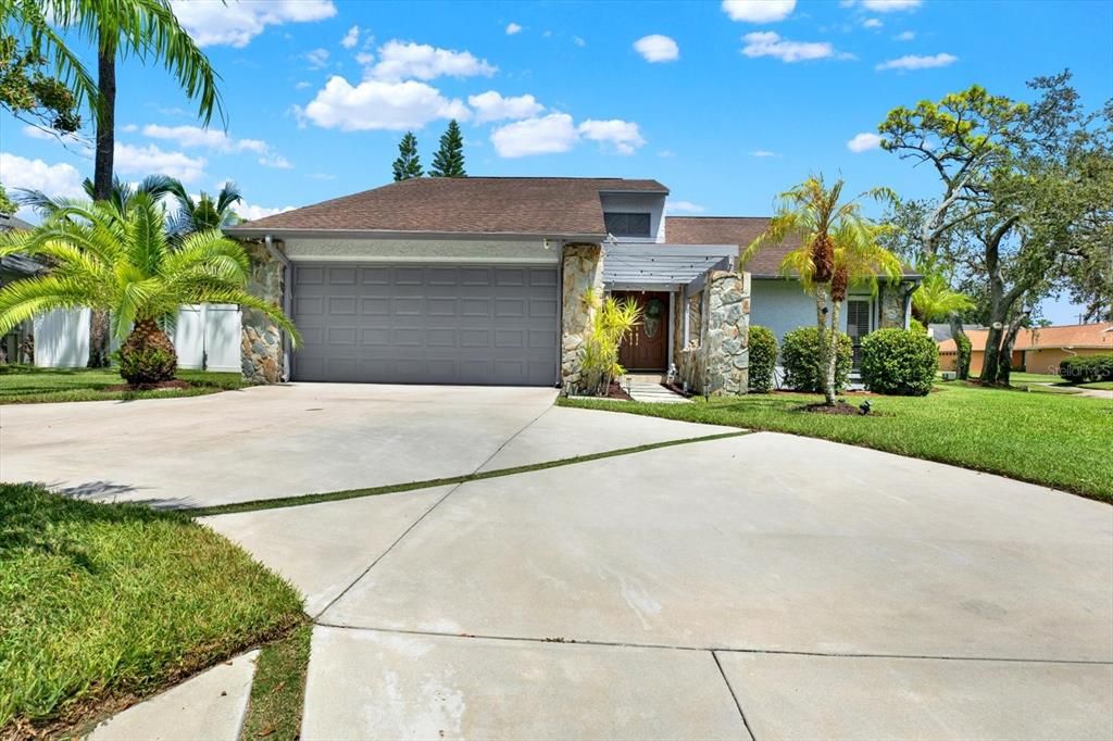 Attached, Exterior, Facade, Ranch