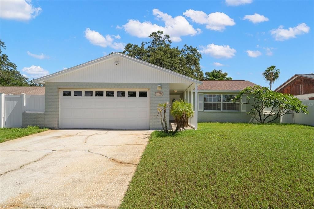 Attached, Exterior, Facade, Ranch