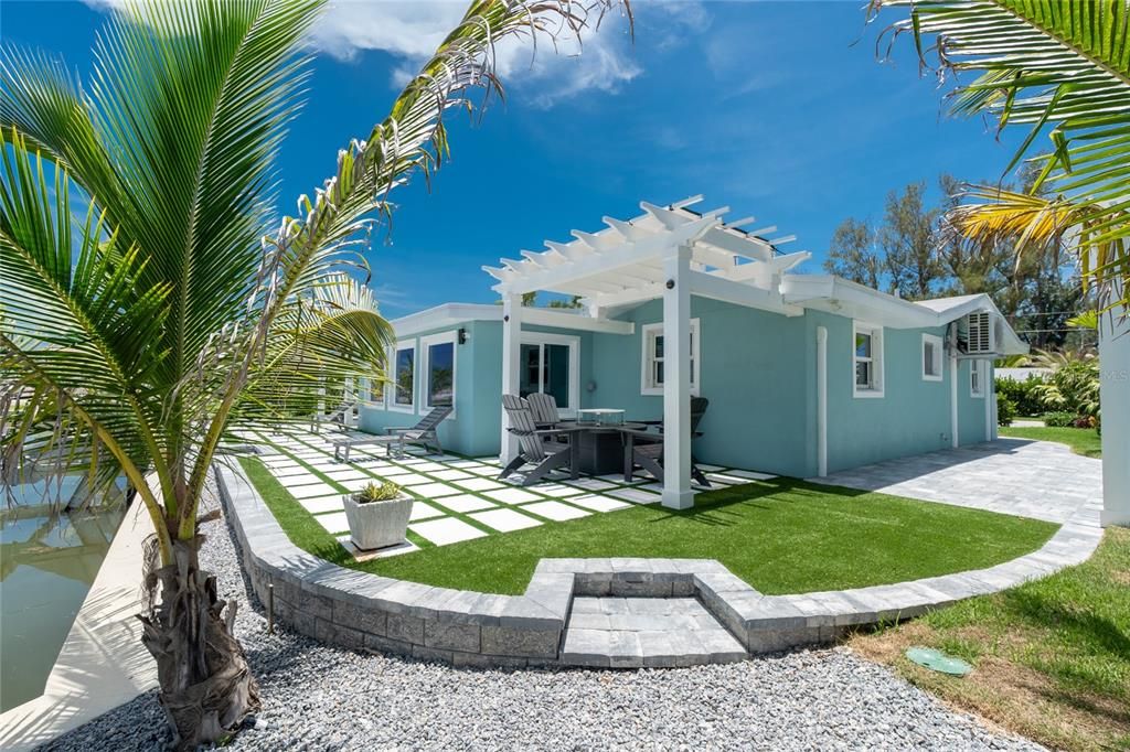 Backyard, Exterior