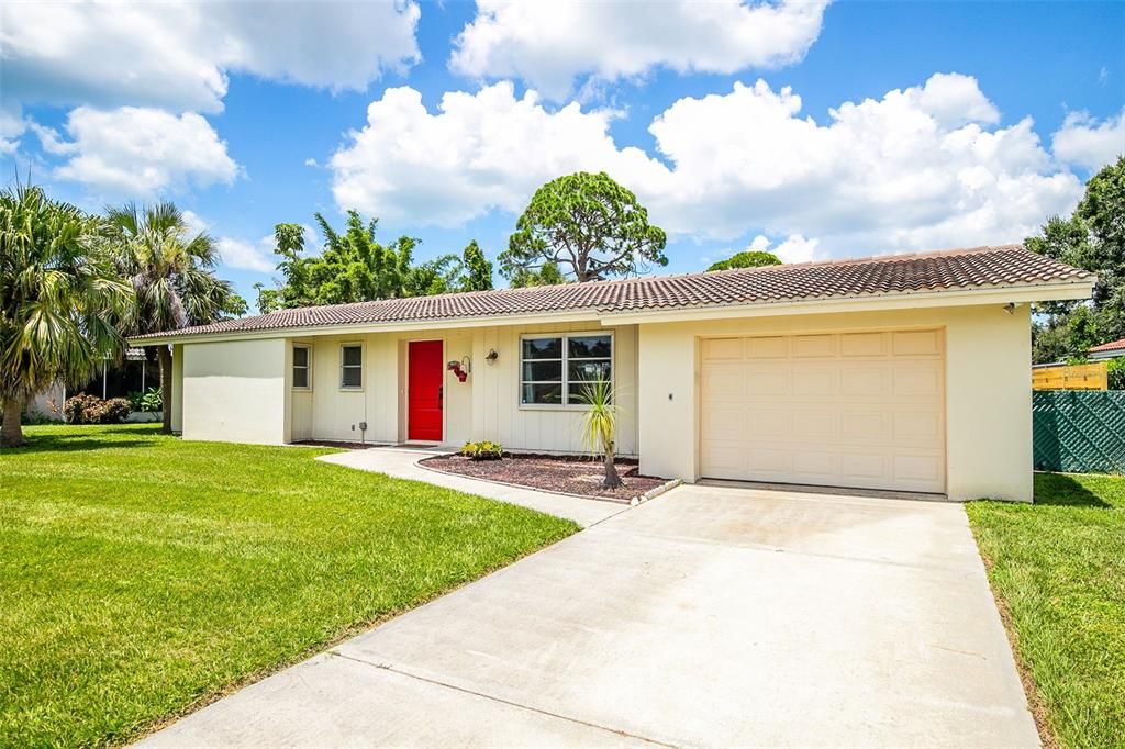 Attached, Backyard, Exterior, Facade, Ranch