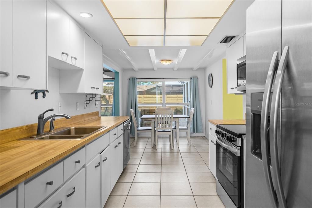Dining room, Interior, Kitchen, Recessed Lighting, Stainless Steel Appliances
