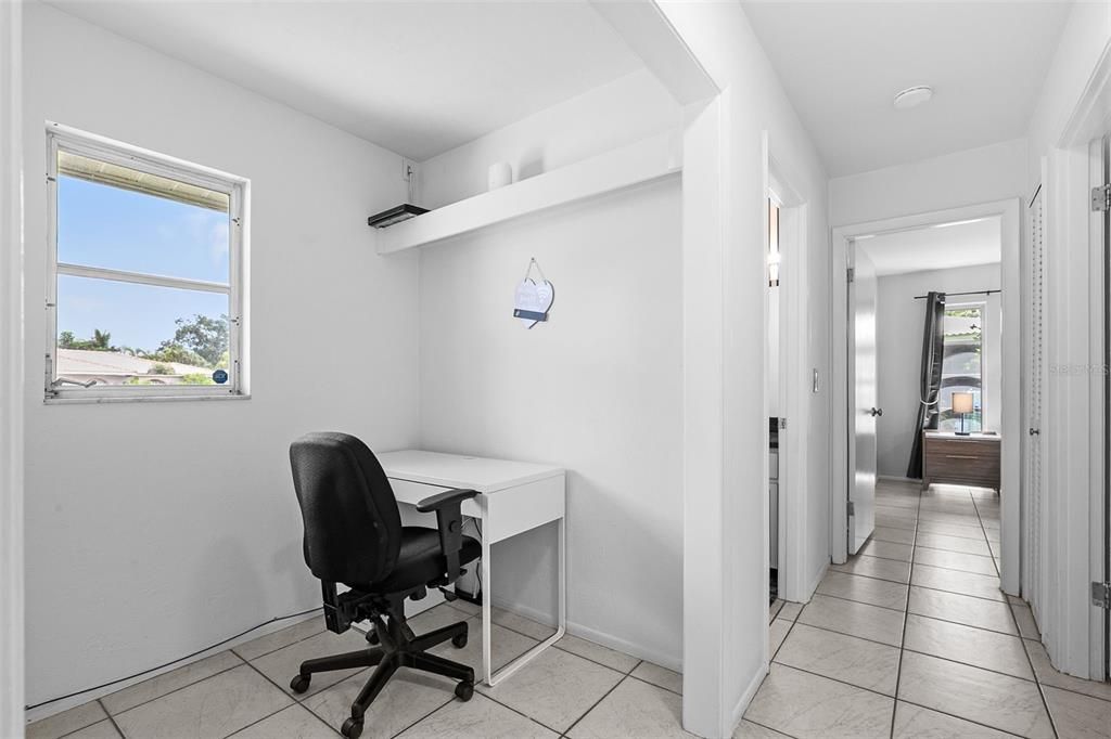 Home Office, Interior
