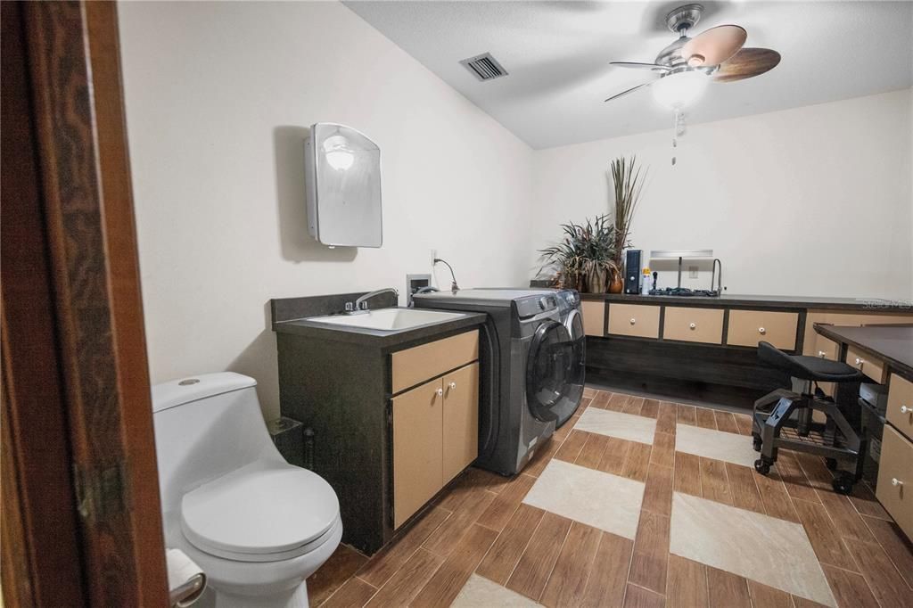 Bathroom, Home Office, Interior, Washer, Wood Texture Flooring