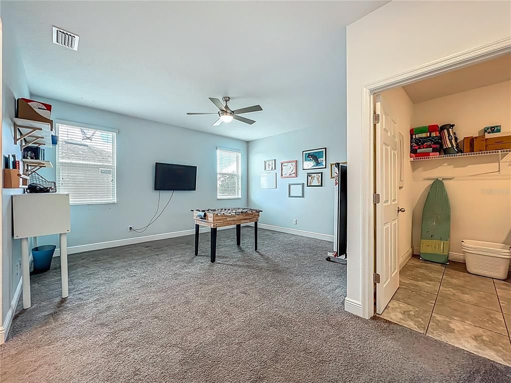 Game Room, Interior