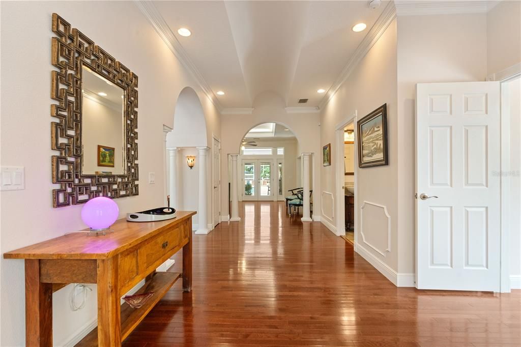 Interior, Recessed Lighting, Wood Texture Flooring