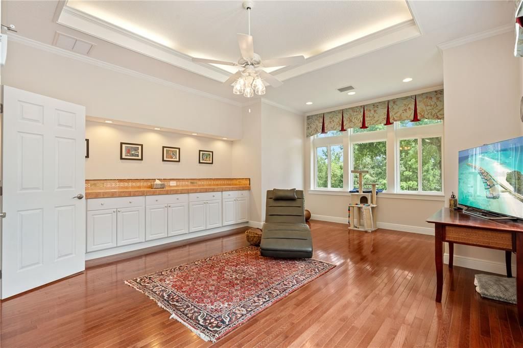 Interior, Recessed Lighting, Wood Texture Flooring