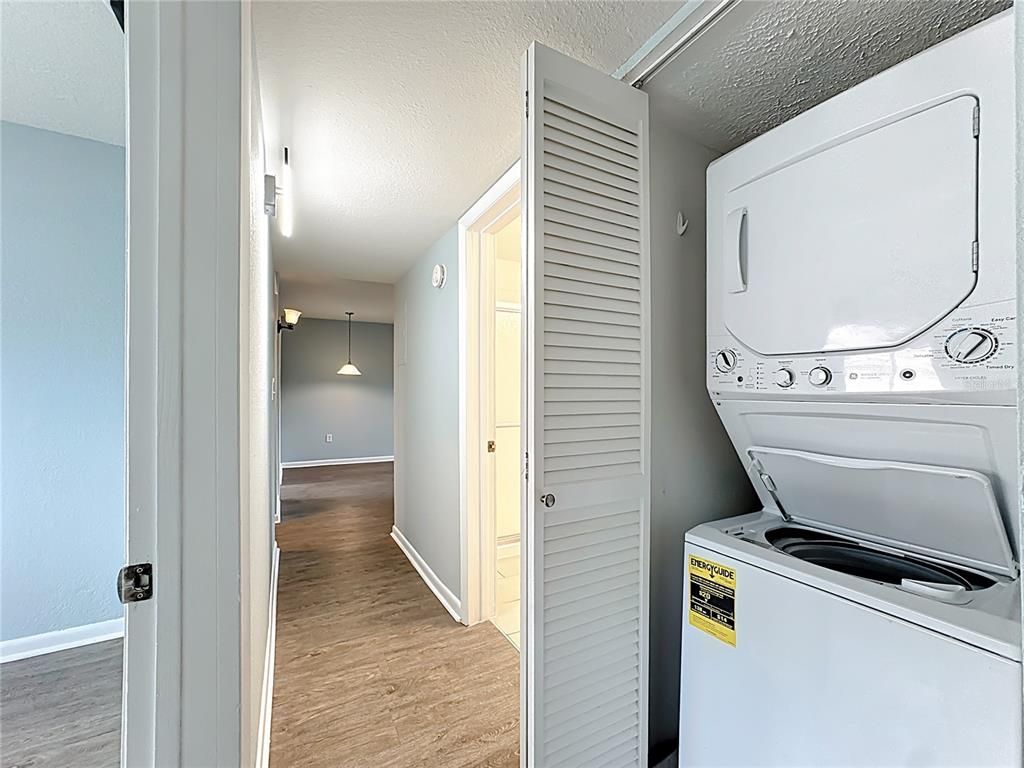 Interior, Utility Closets, Washer, Wood Texture Flooring