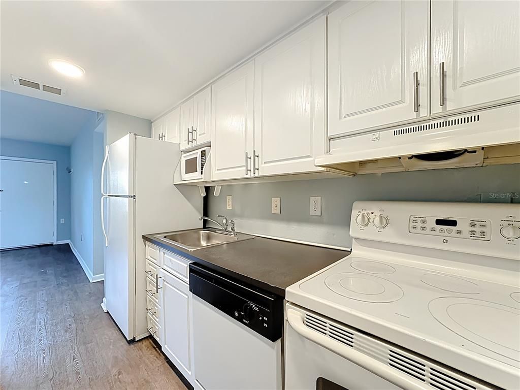 Empty room, Interior, Pendant Lights, Wood Texture Flooring