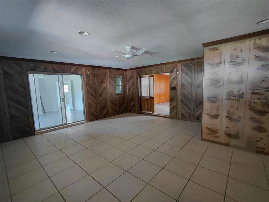 Empty room, Interior, Recessed Lighting, Wooden Walls