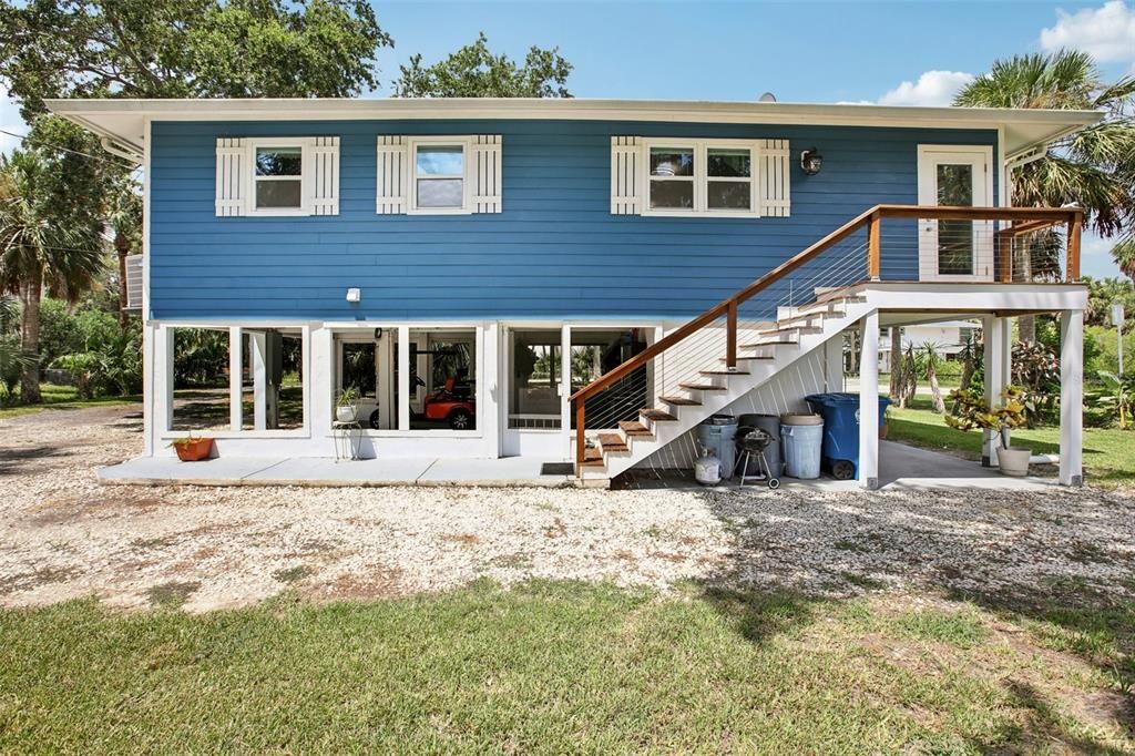 Exterior, Facade, Raised Ranch